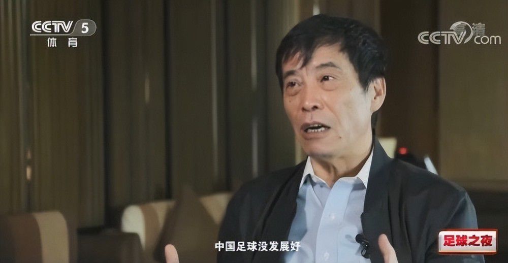 江湖中人称“鬼刀”的柳一刀，为了给mm小飘治疗伤病，不吝隐退江湖四周拜访名医。妖族以金蟾子和蛇女为首，想要统治全国欲将黑龙新生，为了晋升本身的修为，不竭的风险人世。锦鲤“小娈”误进人世被人妖阁捉走，柳一刀为了收取财帛将其救出，后得知本来小娈即是黑龙转世。此时的妖族也刺探到小娈的动静，想要将其据为己有呼唤黑龙。柳一刀在庇护小娈的进程中，二人互生情素，小飘本来不接管小娈的到来，渐渐的二人同样成为了好伴侣。